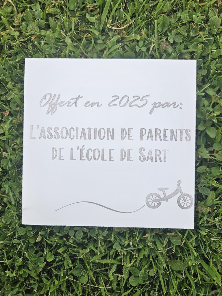 Souvenir gravé pour notre jolie école villageoise