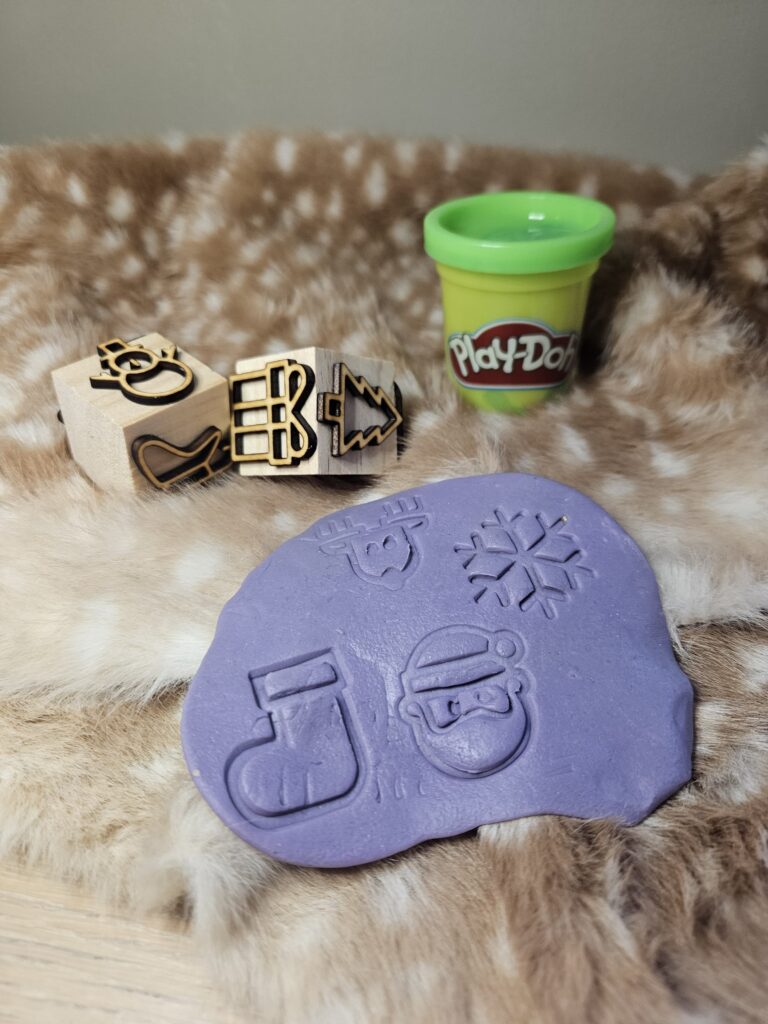 Motricité fine : modeler, presser, imprimer